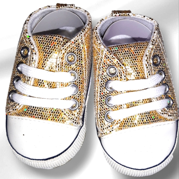 Baby sneakers gold 0-3 months old - Picture 3 of 4